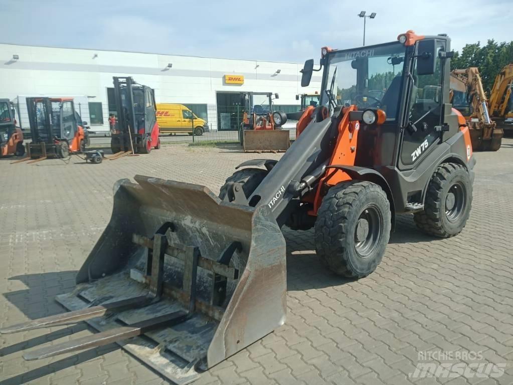 Hitachi ZW 75 Колесни товарачи