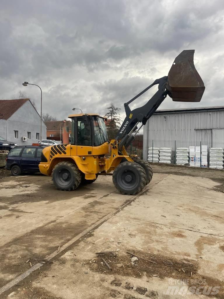 Volvo L 40 B Колесни товарачи
