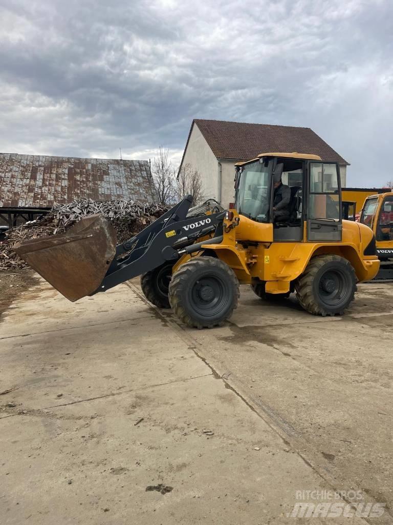 Volvo L 40 B Колесни товарачи