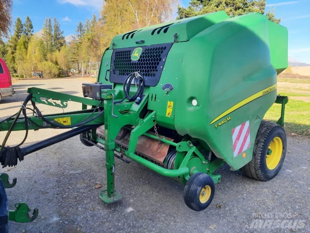 John Deere F 440 M Сламопреси за кръгли бали
