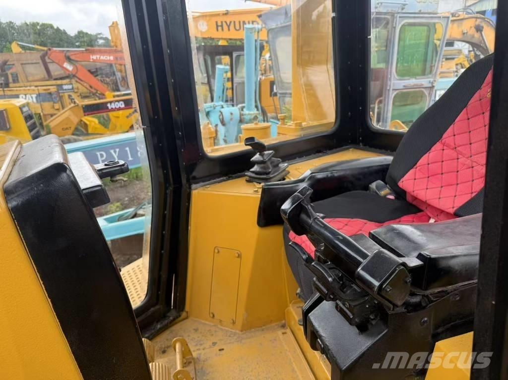 CAT D 6 R Верижни булдозери
