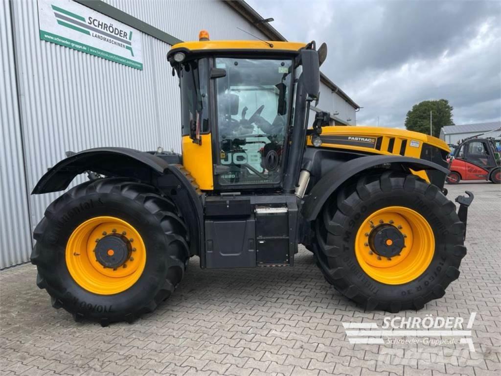 JCB FASTRAC 4220 Трактори