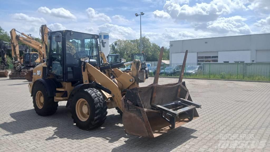 CAT 908 M Колесни товарачи