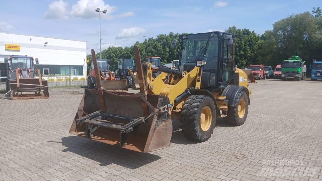 CAT 908 M Колесни товарачи