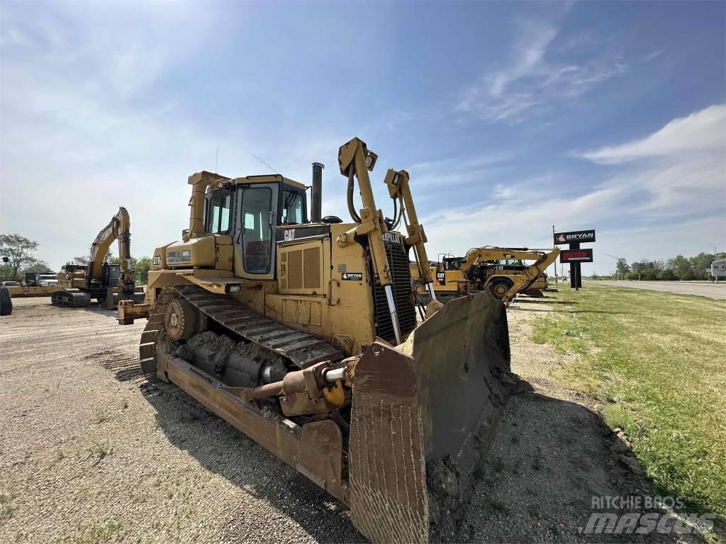 CAT D7R Верижни булдозери
