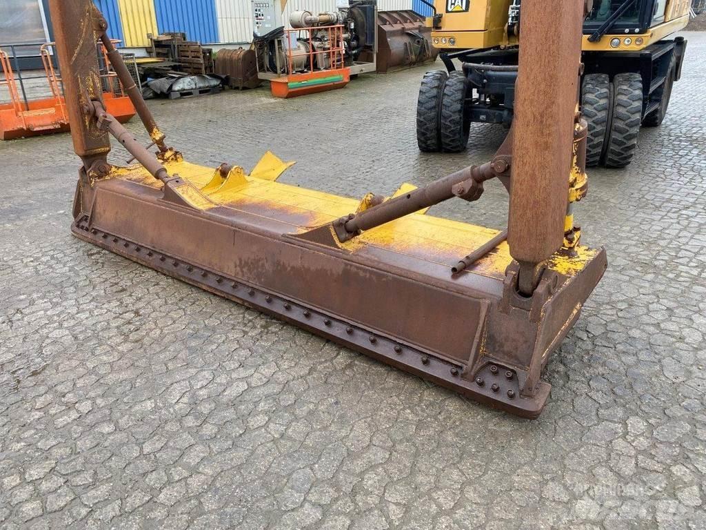 CAT D65 PX Остриета