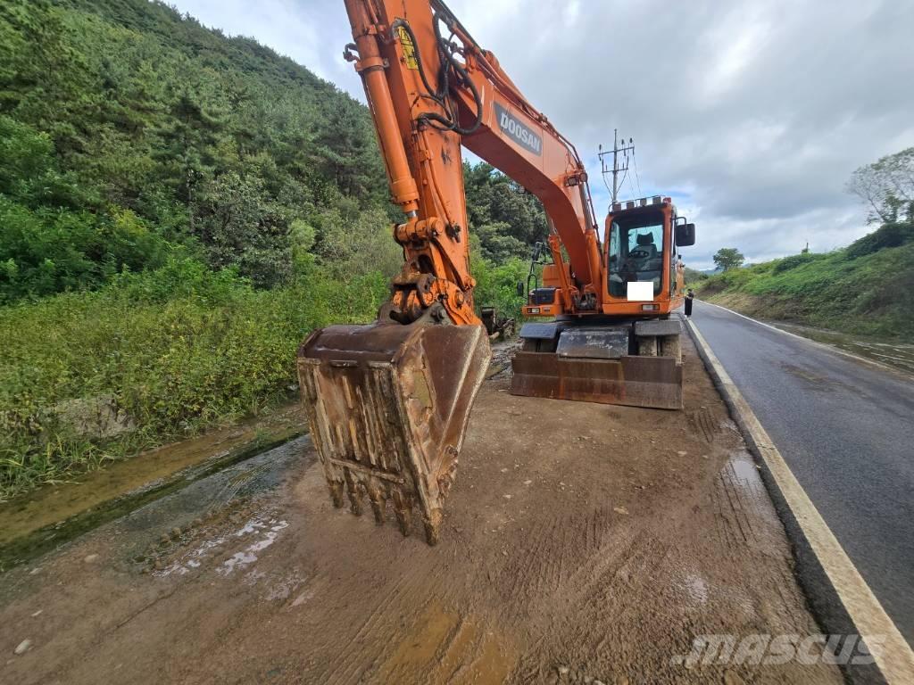 Doosan DX 210 W Колесни екскаватори