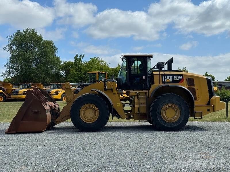 CAT 982 M Колесни товарачи