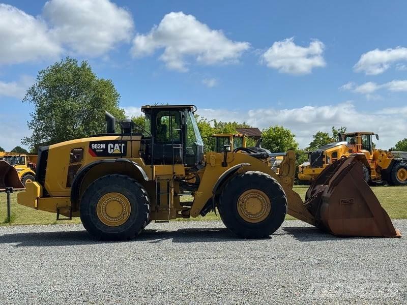 CAT 982 M Колесни товарачи