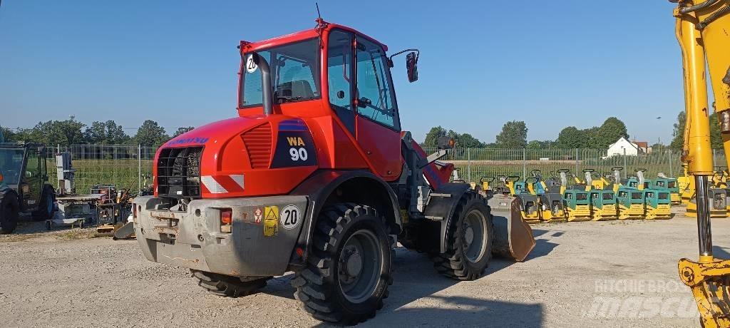 Komatsu WA 90 Колесни товарачи