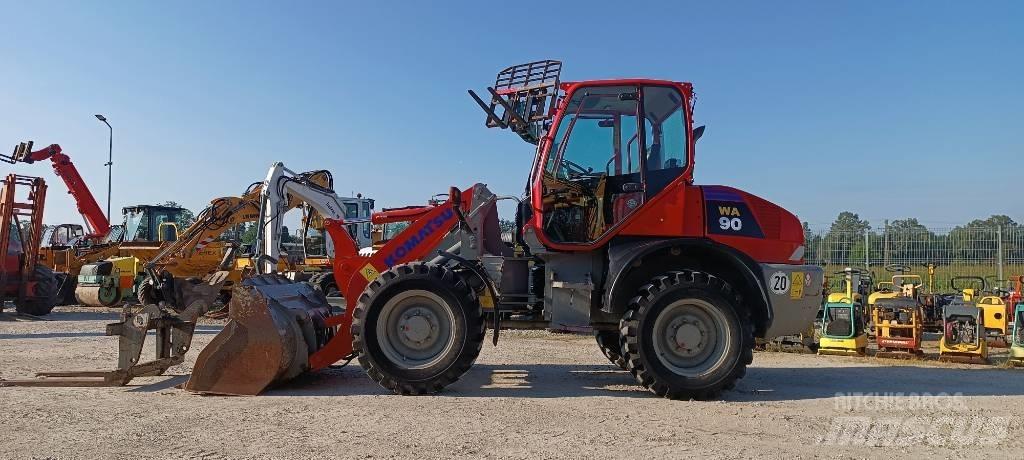 Komatsu WA 90 Колесни товарачи