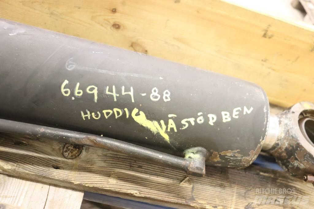 Huddig 960 Товарач със заден ексватор