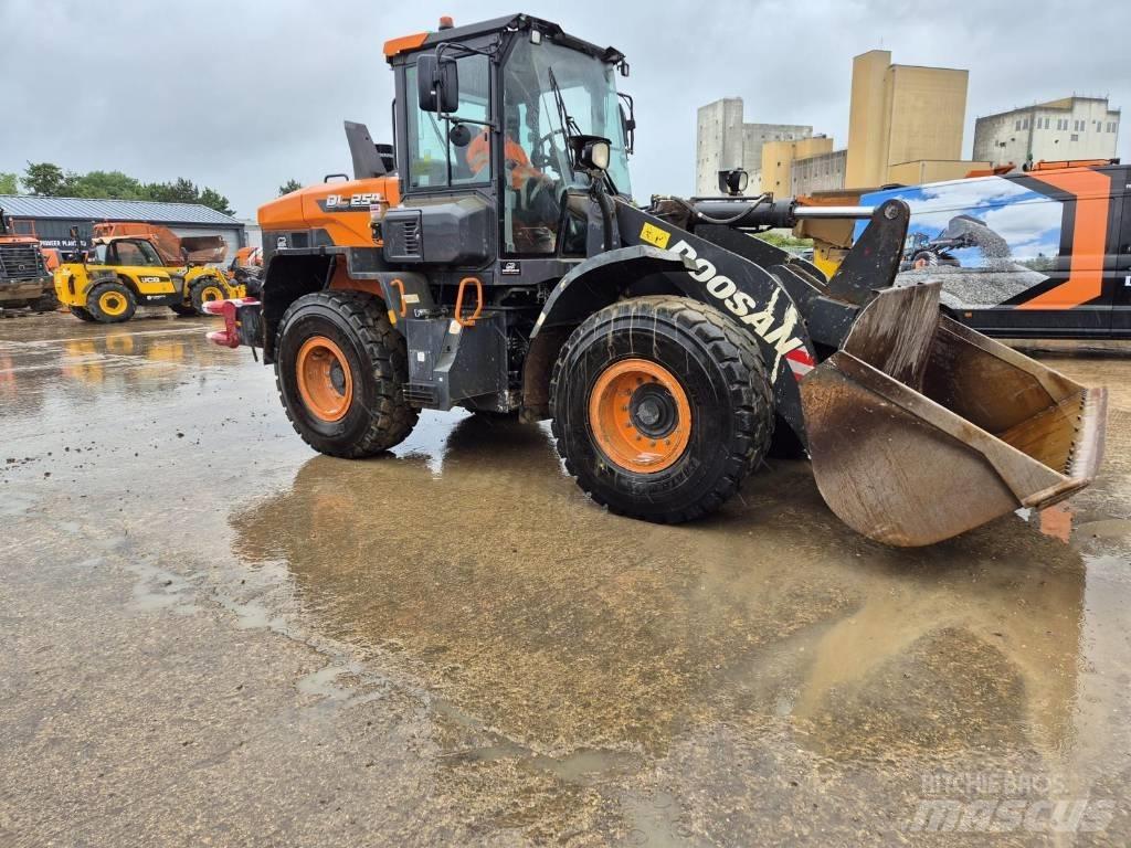 Doosan DL 250-7 Колесни товарачи