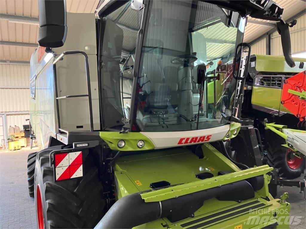 CLAAS TRION 730 Комбайни