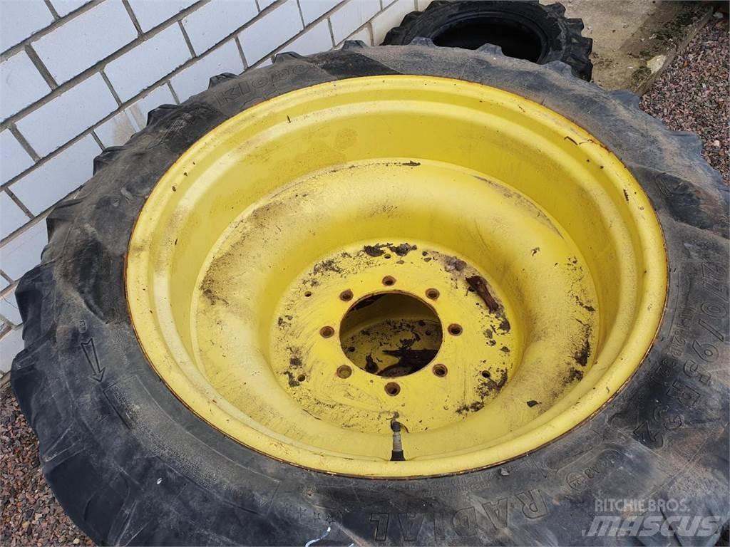 Kleber 270/95R32 Колелета/Гуми