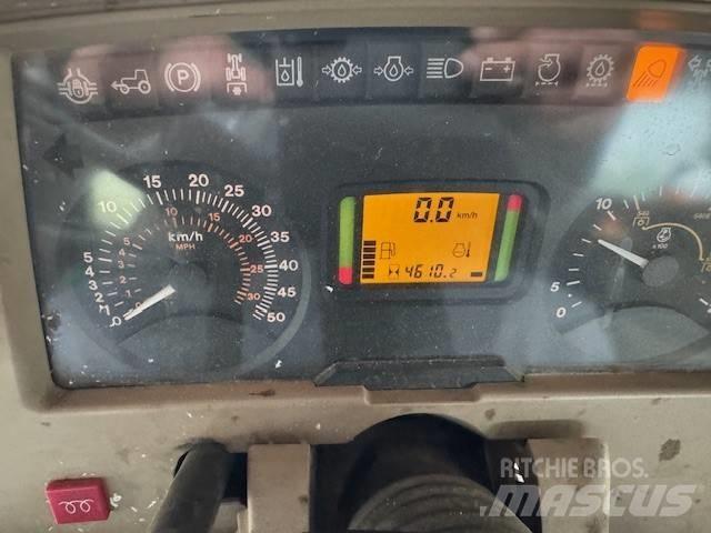 John Deere 5820 Трактори