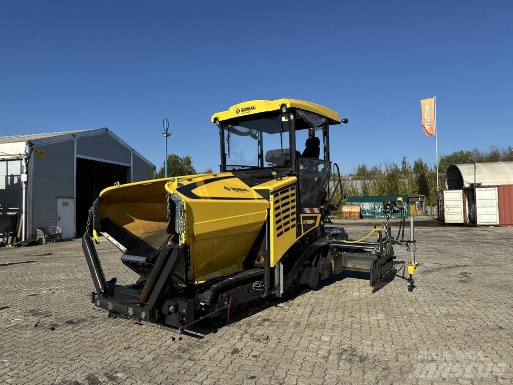 Bomag BF 300 C-2 Машини за асфалт