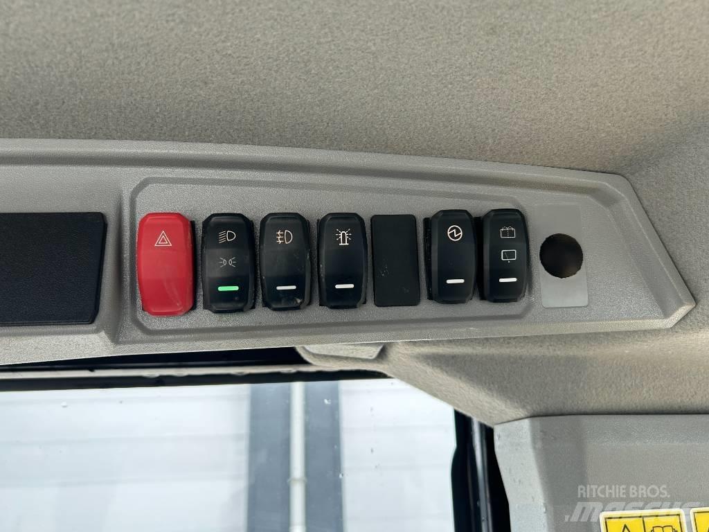 CAT 906 Мини товарачи
