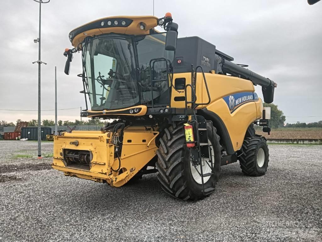 New Holland CR 7.90 Комбайни