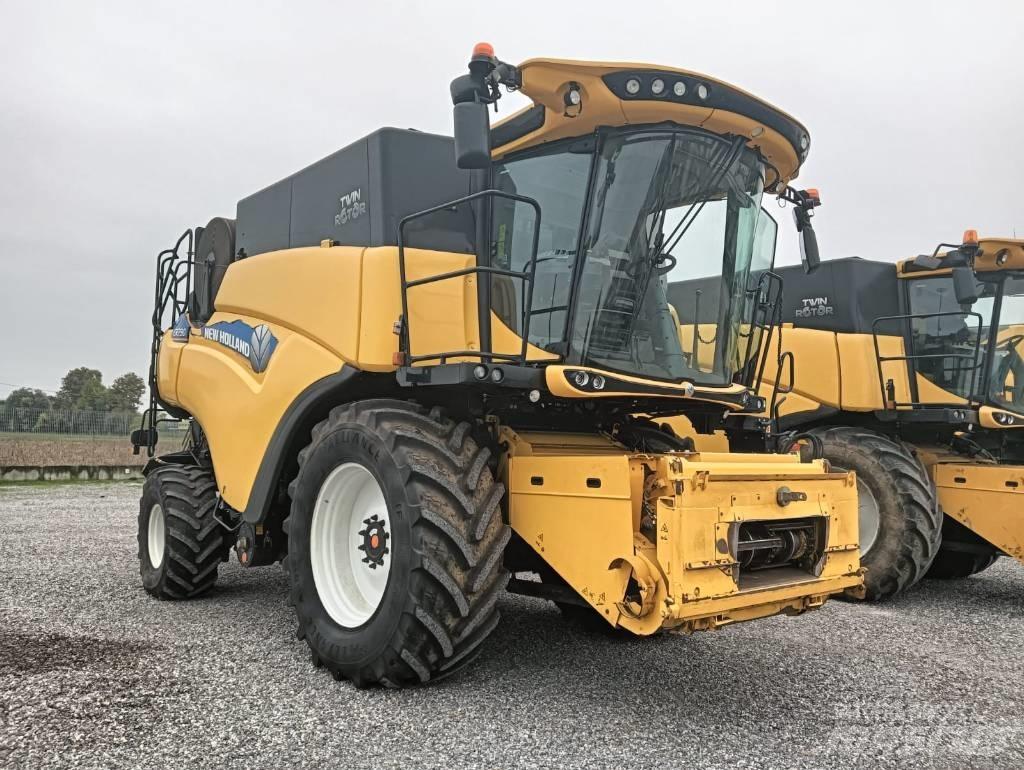 New Holland CR 7.90 Комбайни