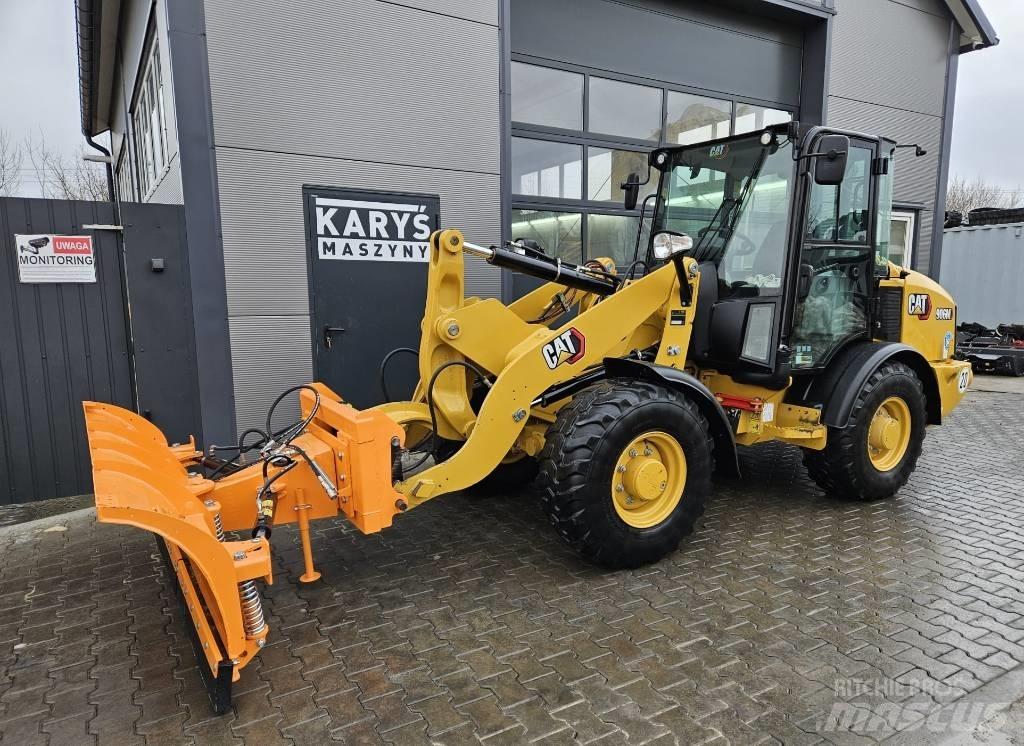 CAT 906M Колесни товарачи