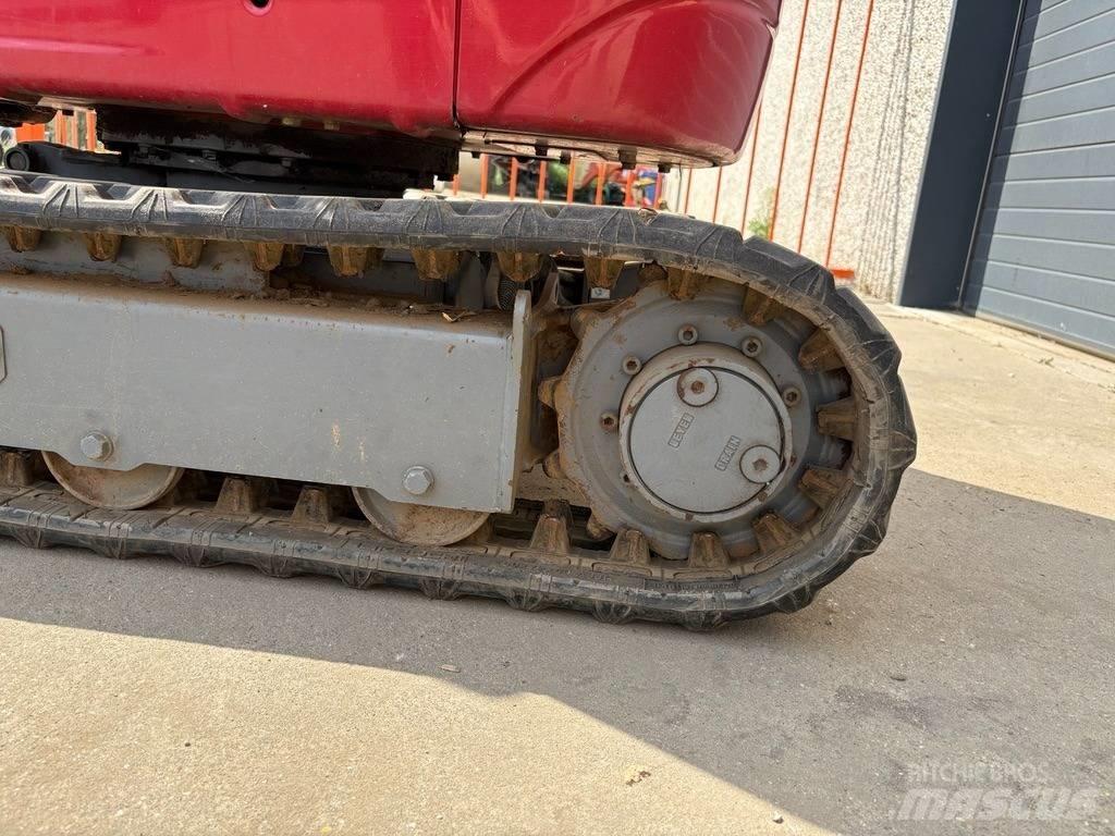 Takeuchi TB 210 R Мини екскаватори < 7 т