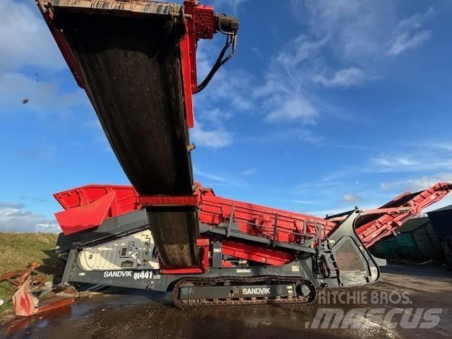 Sandvik QE 441 Мобилни скрийнери
