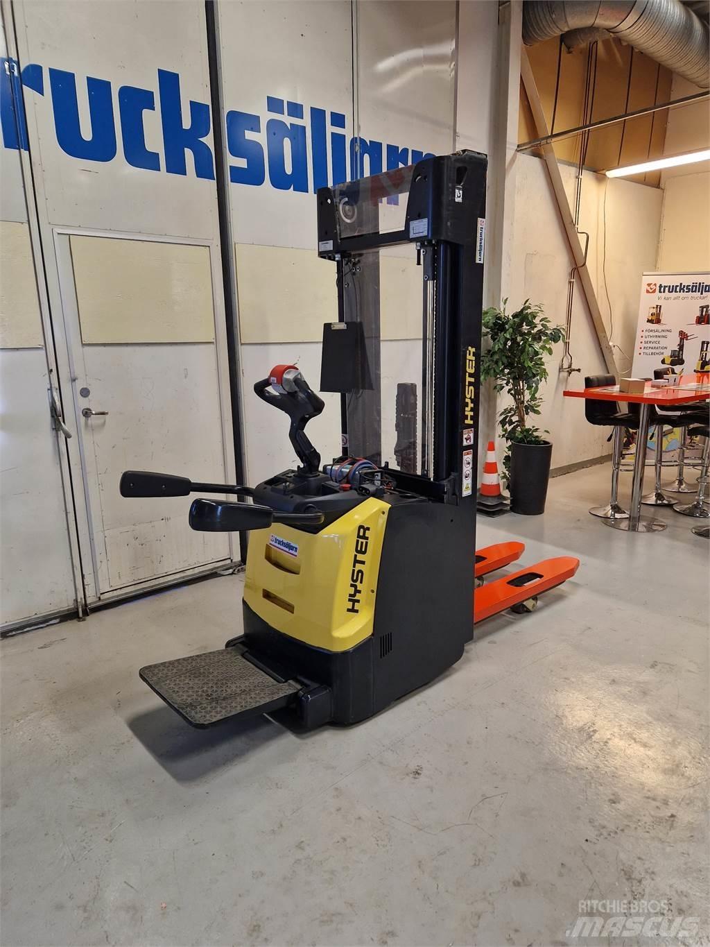 Hyster S1.4S IL Колички високоповдигачи с теглич