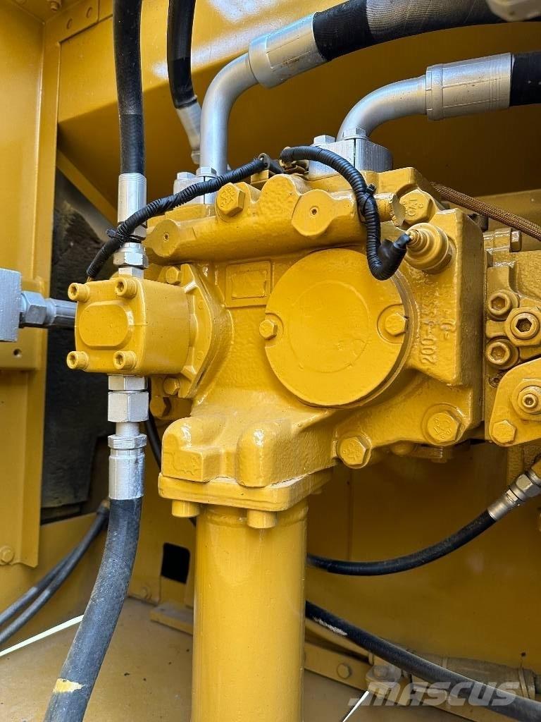 CAT 330D Верижен екскаватор