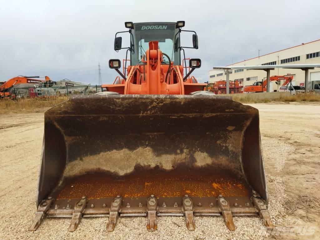 Doosan DL 300 Колесни товарачи