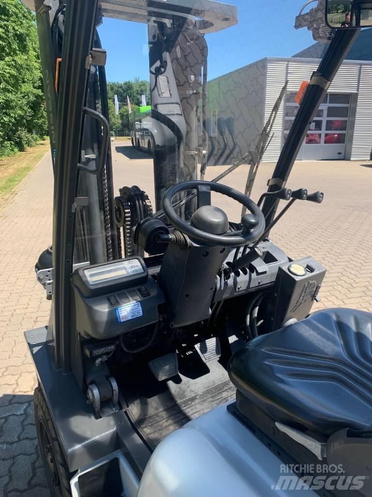 Nissan Y1D2A25Q Дизелови камиони