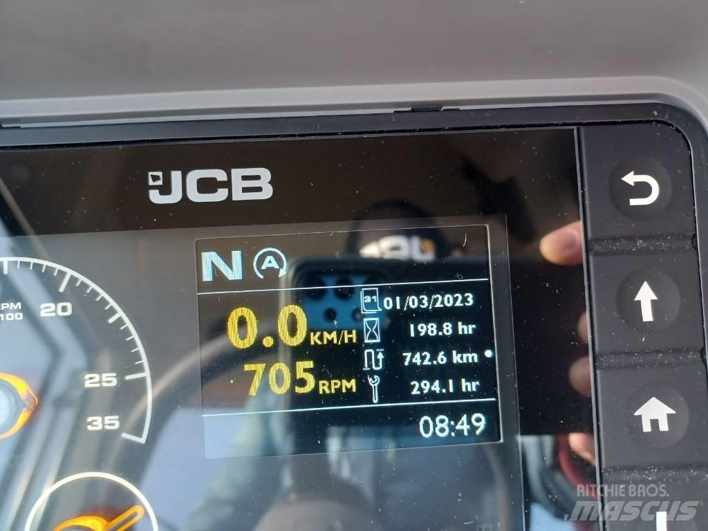 JCB 427 HT Колесни товарачи