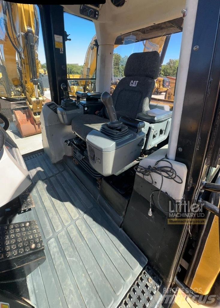 CAT 973D Верижен товарач