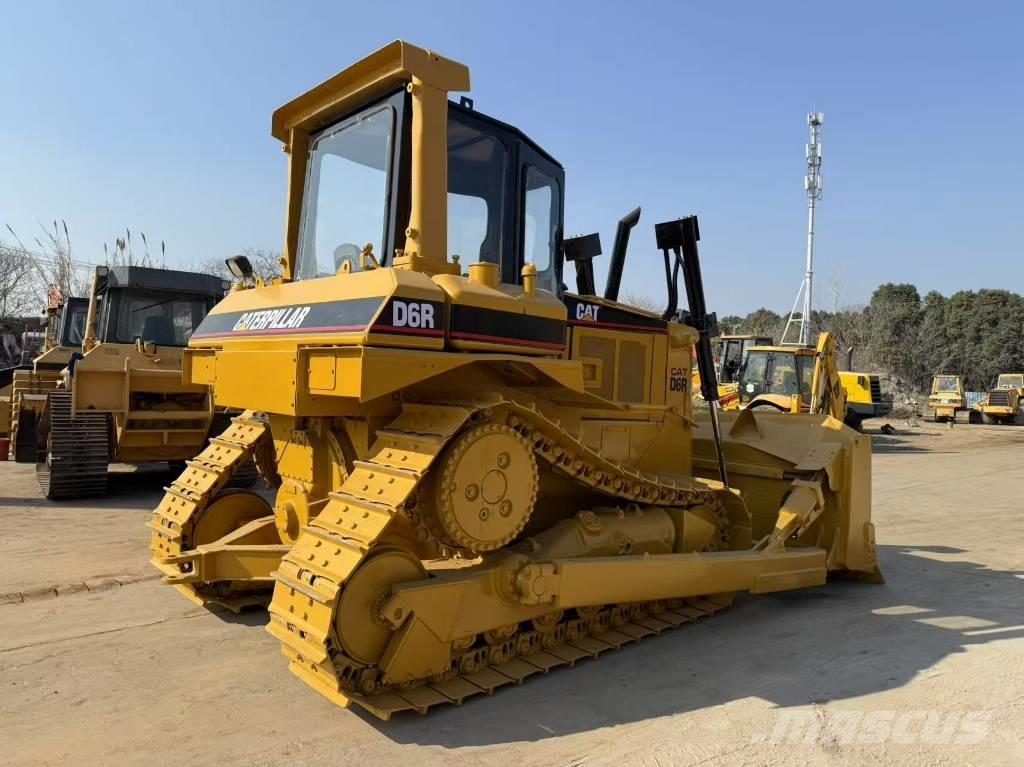 CAT D 6 R Верижни булдозери
