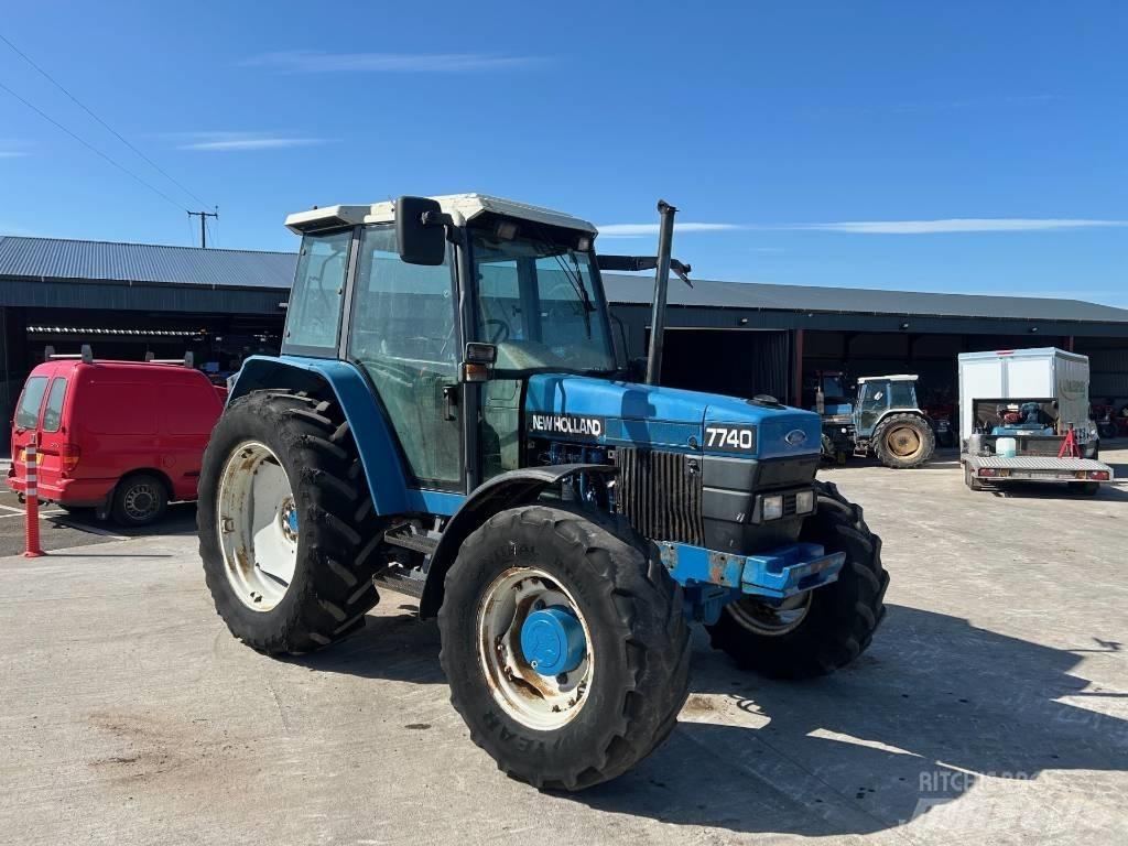 New Holland 7740 Трактори