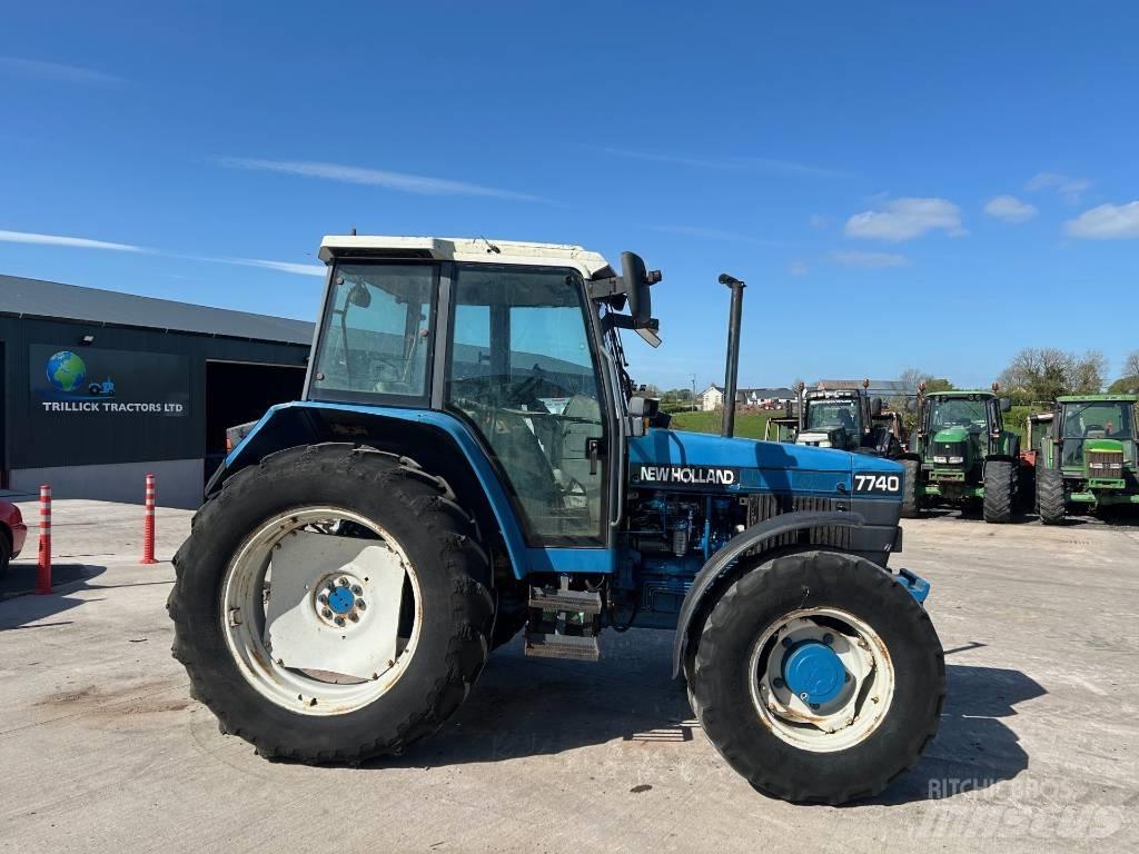 New Holland 7740 Трактори