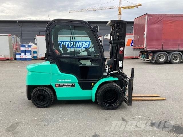 Mitsubishi FD35N Дизелови камиони