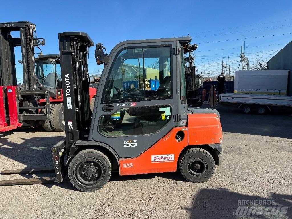 Toyota 02-8FDF30 Дизелови камиони