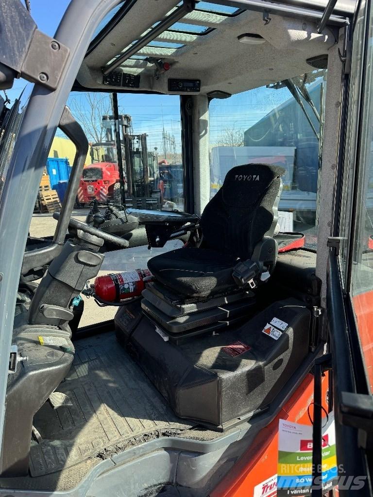 Toyota 02-8FDF30 Дизелови камиони
