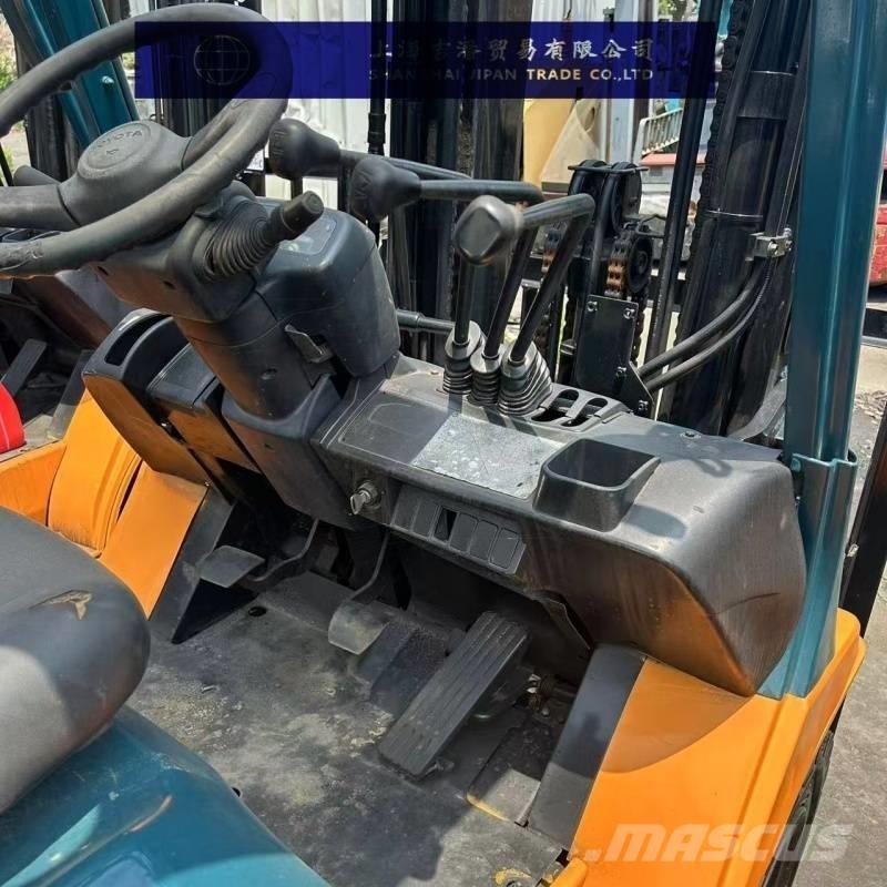 Toyota 7 FGU 25 Дизелови камиони