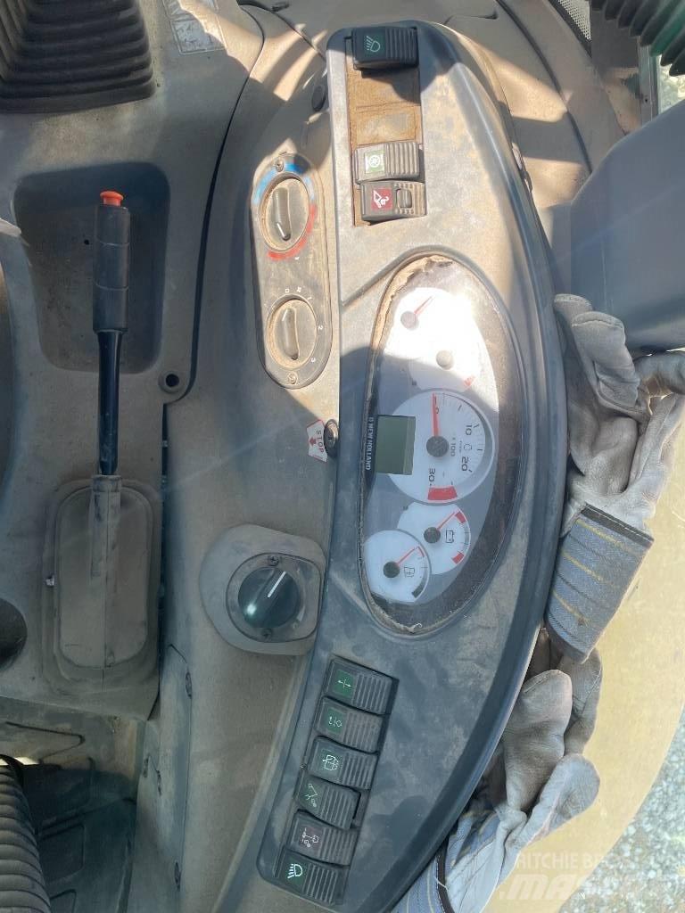 New Holland B 110 C Товарач със заден ексватор