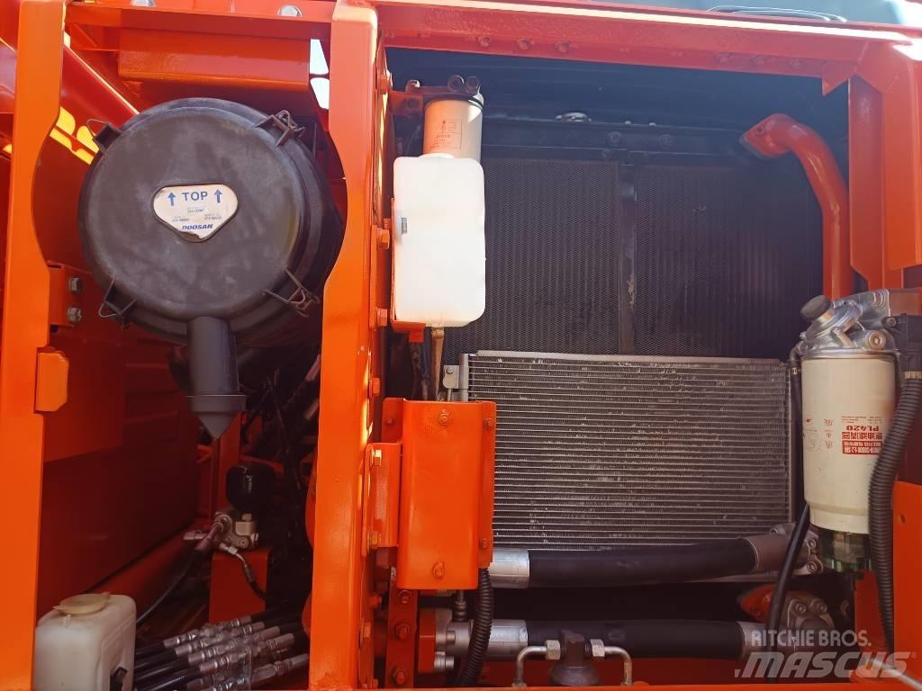 Doosan DX150 LC Верижен екскаватор