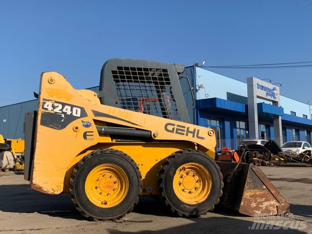 Gehl 4240 Мини товарачи
