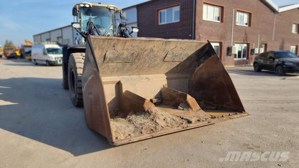 JCB 457 HT Колесни товарачи