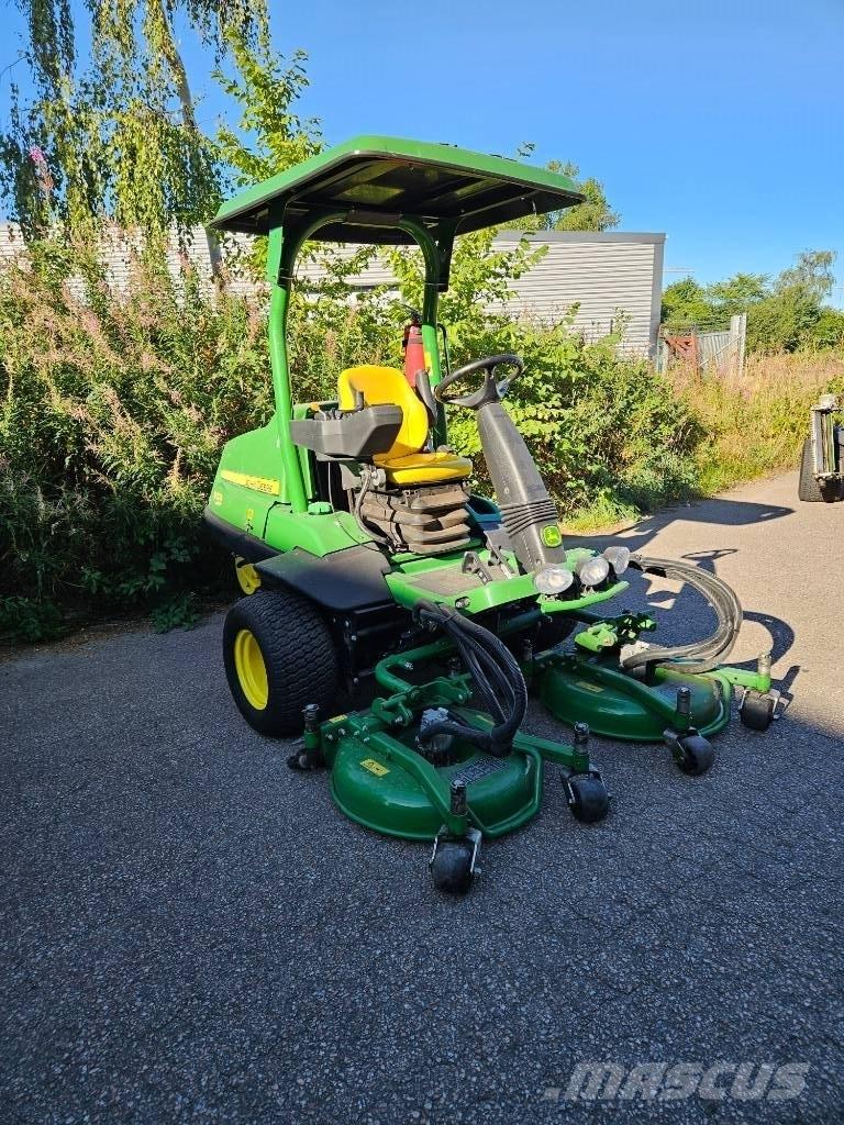 John Deere 7400 A Косачки за околни терени на голф игрища