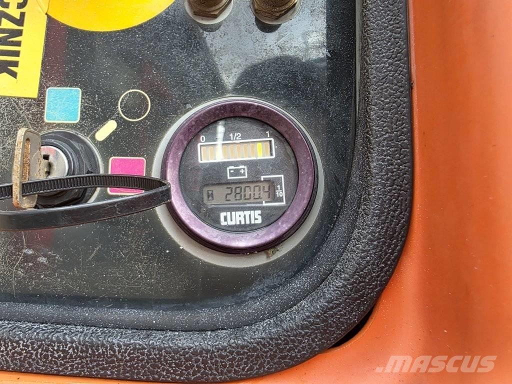 JLG 300 AJP Съчленени стрелови подемници