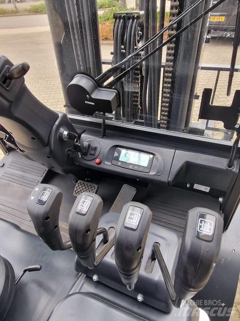 Bobcat B 30 X-7 Plus Електрически вилични кари-повдигачи