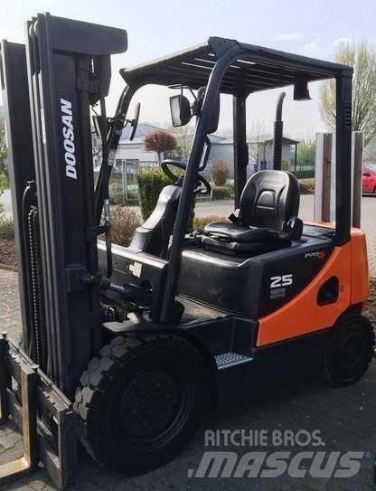 Doosan D25S-5 Дизелови камиони