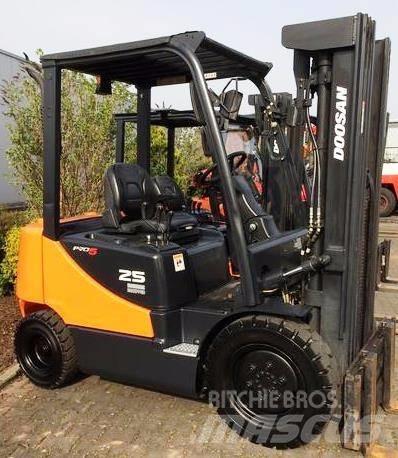 Doosan D25S-5 Дизелови камиони