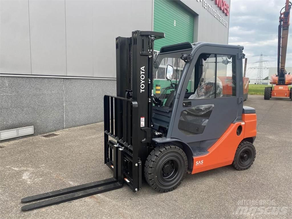 Toyota 52-8FDF25 Дизелови камиони